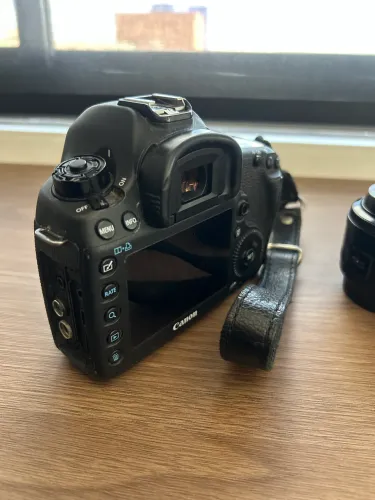 Canon EOS 5D Mark III + lente 50mm e 28-105