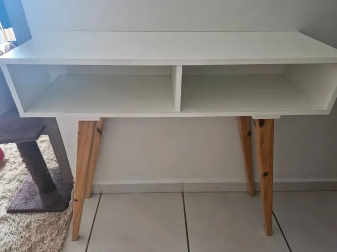Aparador Versátil com Design Moderno 