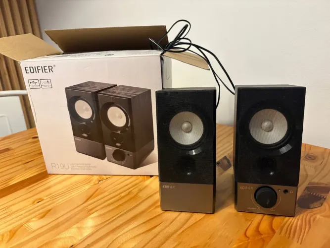 Caixa de Som Edifier R19U USB/AUX