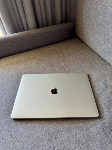 MacBook Pro 16" 2019 Core i7 16GB RAM 512 SSD
