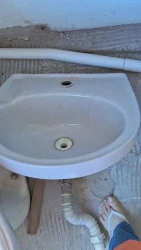Vendo Pia com coluna para Banheiro e Vaso Sanitário Simples separadamente
