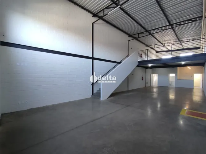 Galpão disponível para locação no bairro Residencial Pequis em Uberlândia-MG