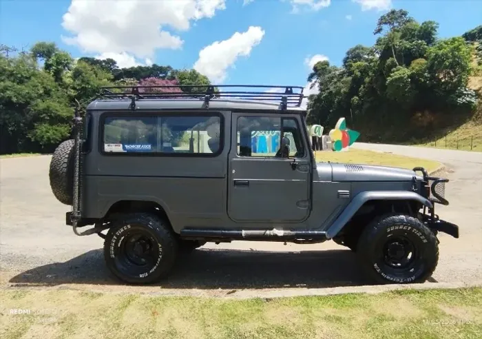 Toyota Band.Jipe Cap.de Aço Chas. Curto Diesel 1995