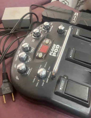 Pedaleira guitarra pod line 6