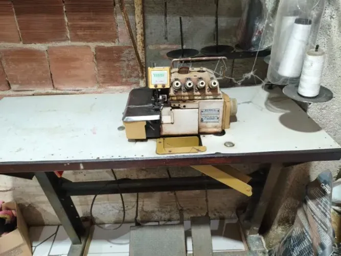 Maquina de costura Overlock 5 fios industrial lubrificação automatica