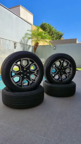 Kit 4 Rodas Ranger Originais com Pneu Wrangler Original (aceitamos negociações de preço)