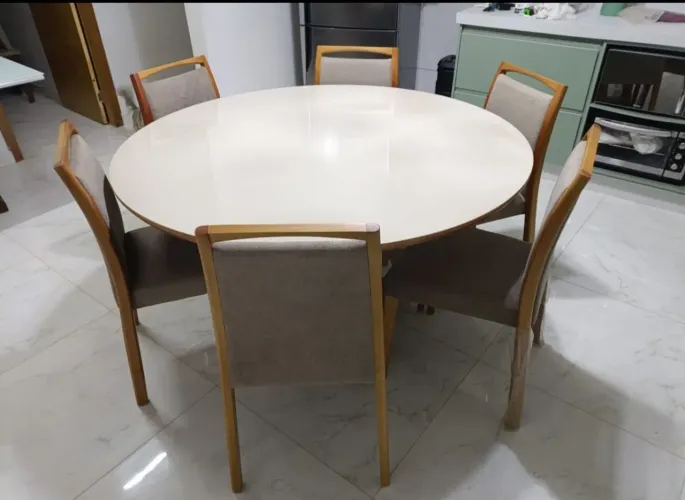 Mesa de jantar redonda com 6 cadeiras em madeira maciça 150x150
