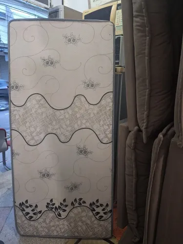 Colchão de solteiro em bom estado