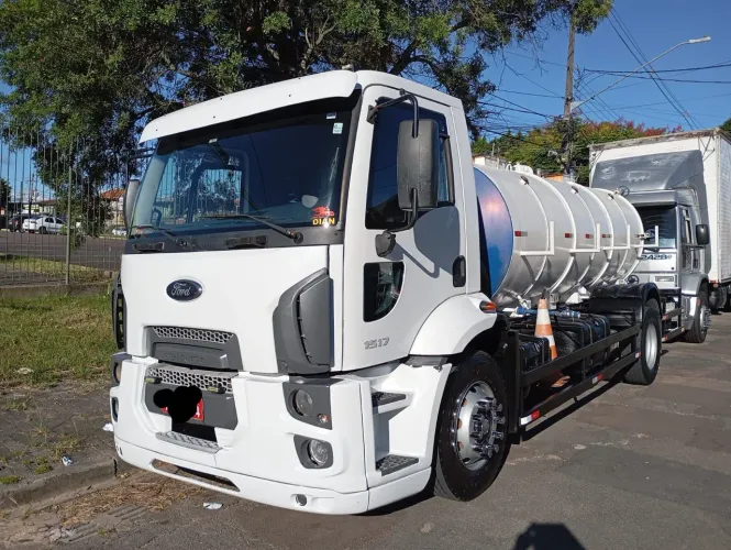 2012 Ford cargo 1517 limpa fossa ou banheiro químico