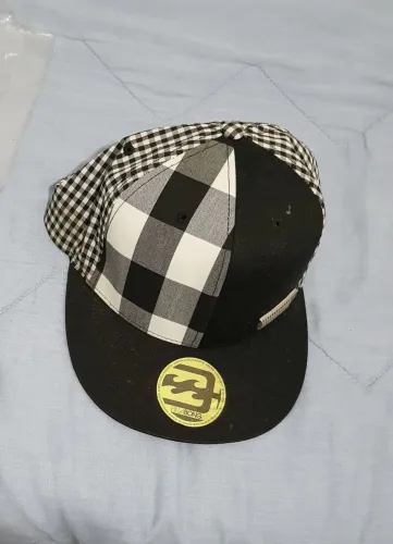 Billabong bone xadrez preto e branco com aba reta original