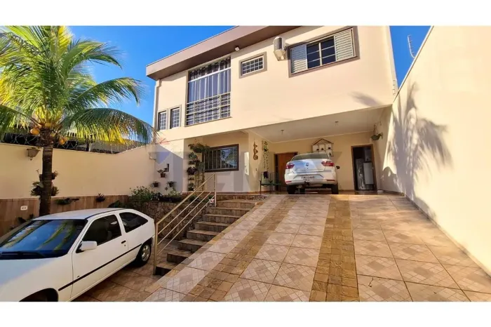 Vendo casa Jardim Anhanguera, 227 m² construidos, 250m² de terreno, 3 Suítes
