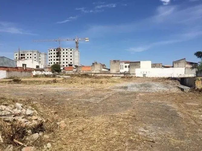 Terreno Comercial de 2.585m² à venda em Sorocaba-SP, Bairro Além Ponte: Oportunidade Única