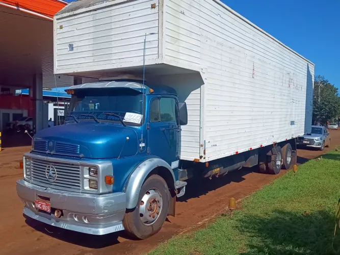 Mercedes 1113 Truck Baú