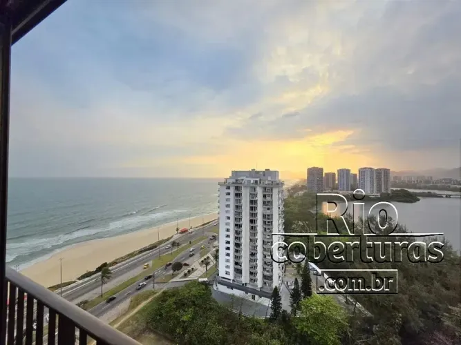 Cobertura na Praia da Barra da Tijuca. Reformada. Vista panorâmica.