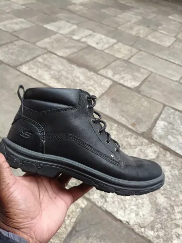 Bota de couro skechers 43