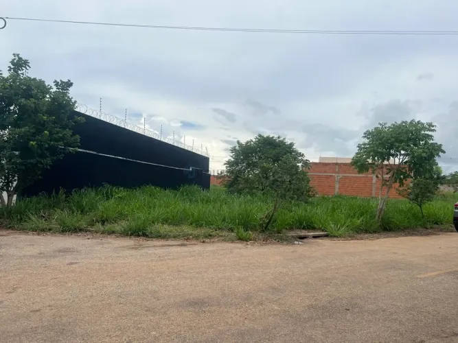 Terreno de esquina no Parque das Águas