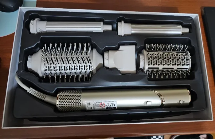 Secador philco com 4 acessórios 