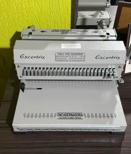 Encardenadora e furadora 