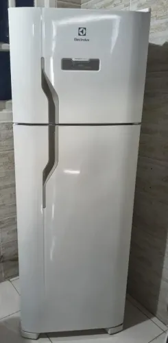 Eletrolux Frost Free semi nova