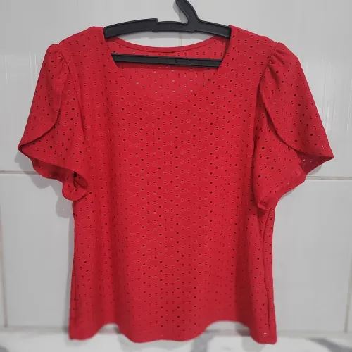 Blusa em Lastex e Laise