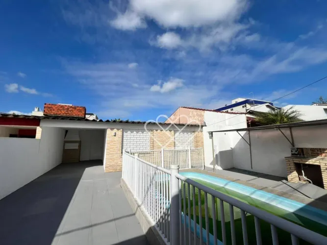 Casa com Piscina no Centro de Gravataí