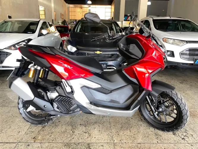 Honda ADV 160 apenas 2.900 km