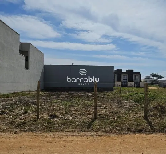 Terreno a 500 metros da praia, com 300,00m² no bairro Itajubá - Barra Velha/SC.