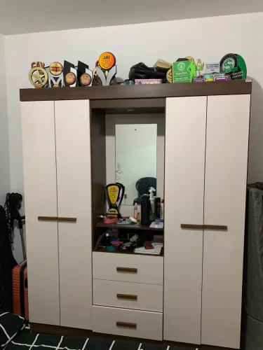 Guarda roupa 4 portas com espelho