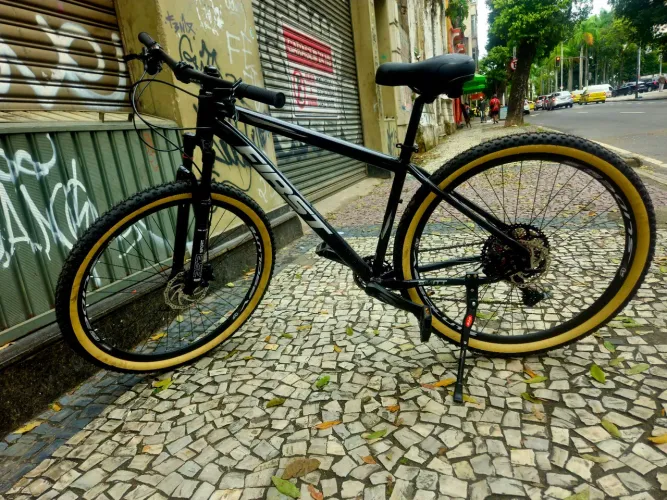 Bike First Aro 29 12v Freios Hidráulicos Susp Trava