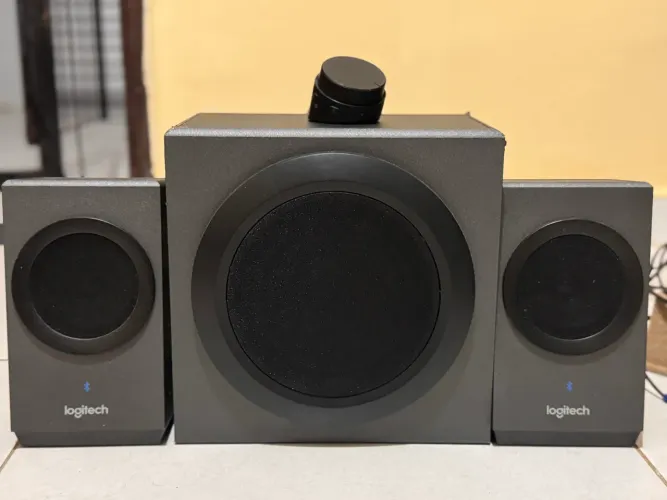 Caixa de Som Logitech Z337 Bluetooth + Subwoofer ? Som Potente para PC, TV e Celular!