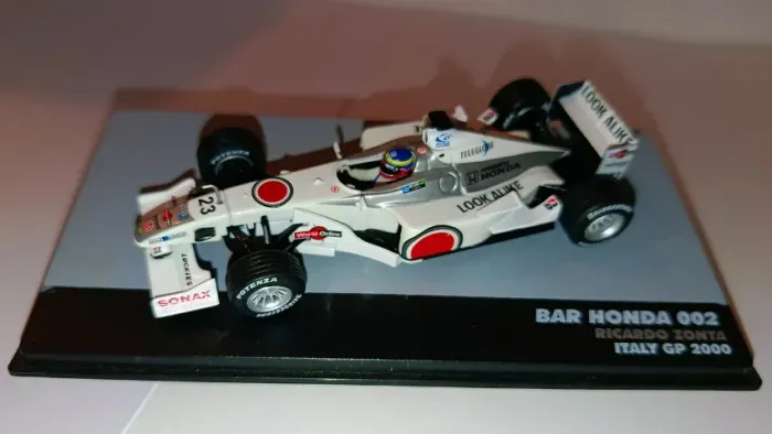 Miniatura Fórmula 1 BAR HONDA 002 (2000) Ricardo Zonta