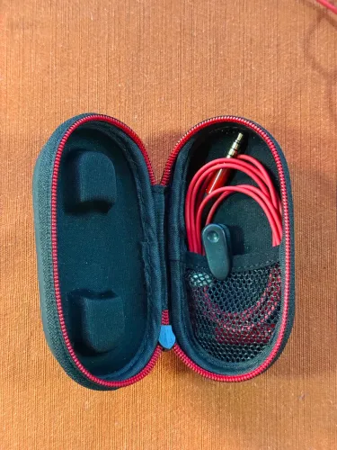 Fone beats vermelho