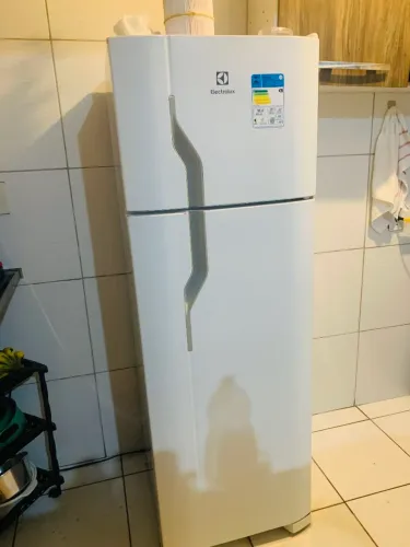 Geladeira Eletrolux 260lts