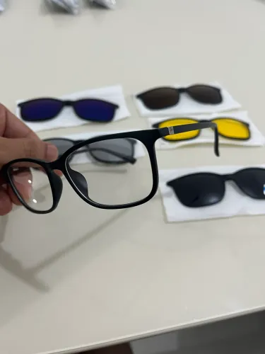 Óculos 6 em 1 - Armação + 5 Lentes Magnéticas (Polarizado)