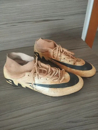 Chuteira Nike mercurial