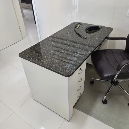 Mesa escritório com cadeira rodízio