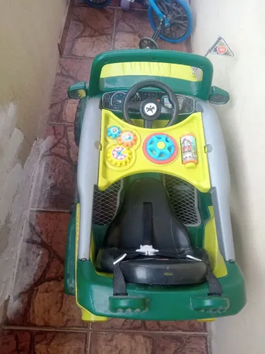 Carrinho jeep com buzina e puxador