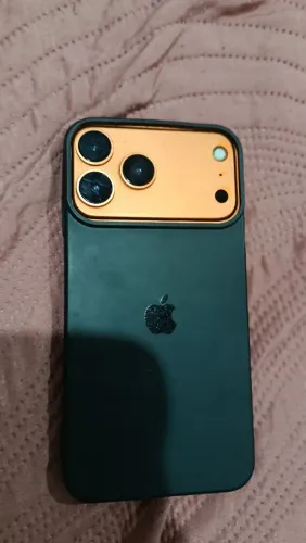 iPhone xs max com a carcaça do 17 pro max bateria 75% pouco messes de uso