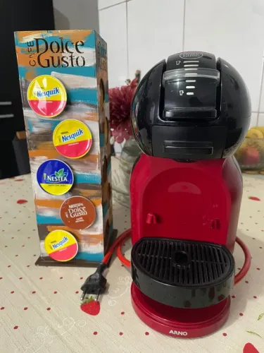 Cafeteira Dolce Gusto + itens 