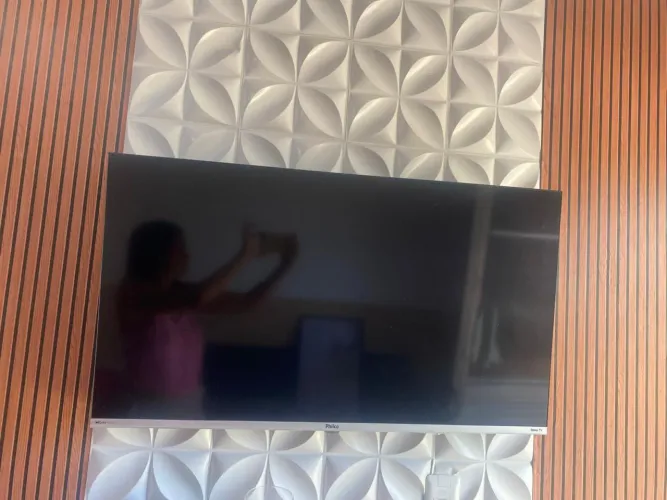 Vendo tv Philco 42 dois mês tá c plástico obs c dois meses queimou display n quero consert