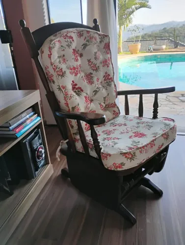 CADEIRA DE BALANÇO NOVA / IMBUIA R$ 800,00
