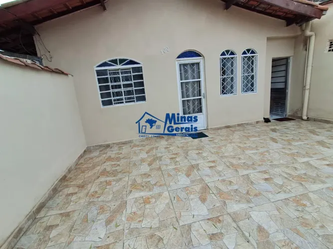 Casa com edícula e 3 vagas - ideal para morar ou investir!
