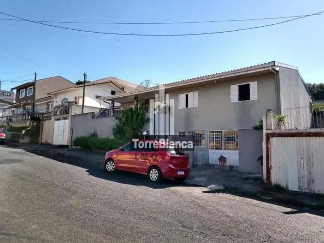 Casa à Venda  4 Quartos, 2 Salas, Área de Lazer com Churrasqueira, Próxima à Rodoviária