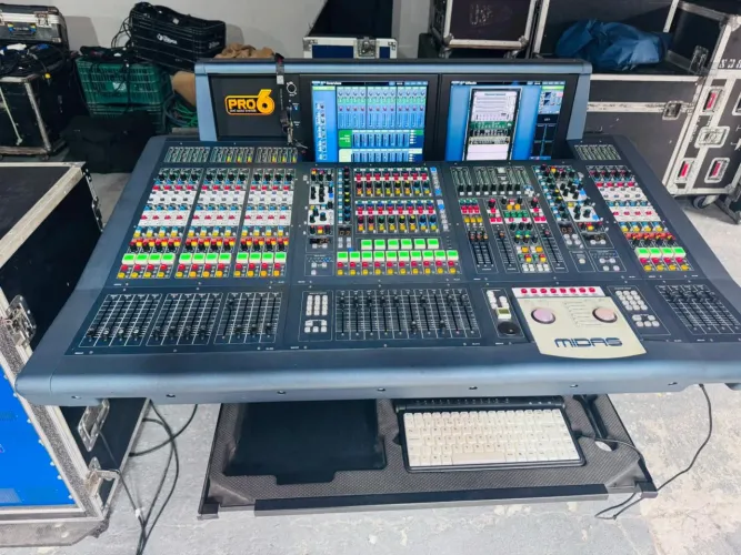 Mesa de som Midas pro 6 5 dsp  64/32 canais