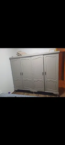 Guarda roupa 100%madeira maciça de casal bege