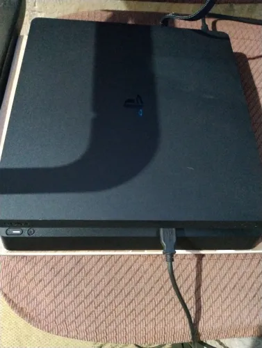 PlayStation 4 500 gigas,semi-novo!