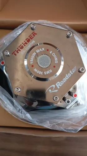 Subwoofer Roadstar 1500w (Pioneer não)