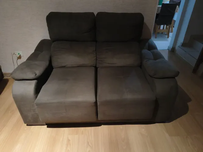 Sofá 2 lugares (aceito cartão com taxa da máquina e entrego com taxa)