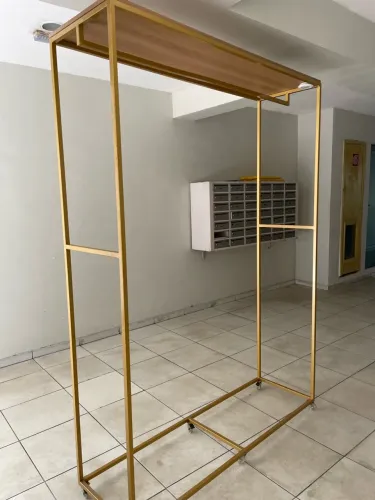 Arara de roupa pra loja ou quarto 