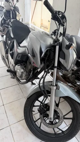 Vendo 160 fan bem conservada , único dono